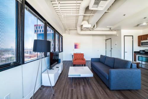 Hollywood Gallery Apartment