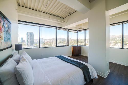 Hollywood Douglas Apartment