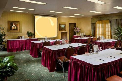 Hotel Folk Inn Ontario Airport