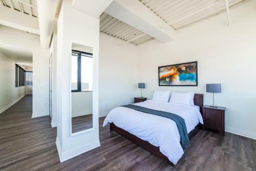 California Jewel Apartment