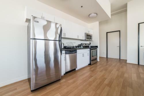 California Jewel Apartment