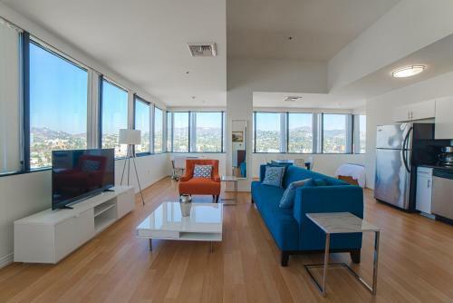 California Jewel Apartment