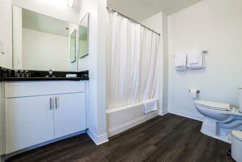 California Jewel Apartment