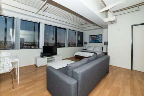 California Jewel Apartment