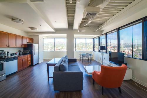 California Jewel Apartment