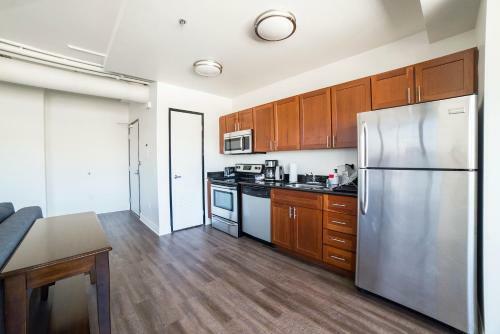 California Jewel Apartment