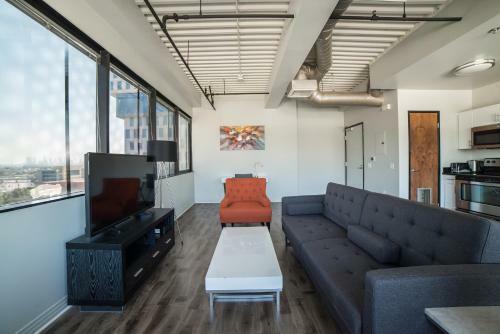 California Jewel Apartment
