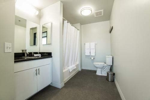 California Jewel Apartment