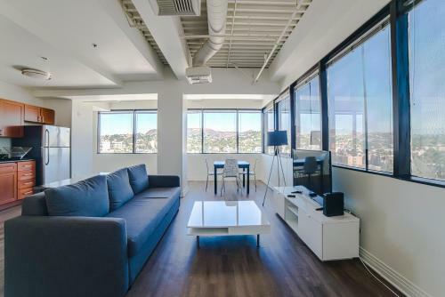 California Jewel Apartment