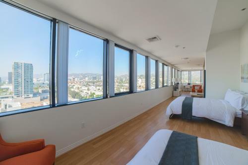 California Jewel Apartment