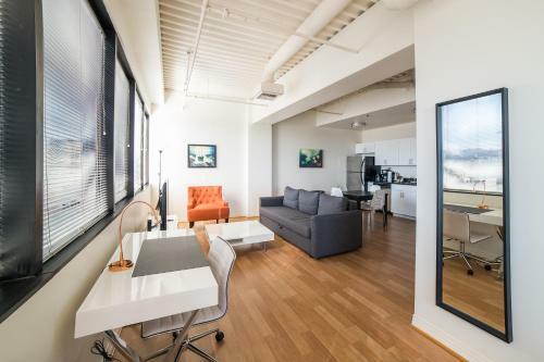 California Jewel Apartment