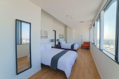 California Jewel Apartment