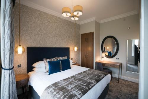 Hotel Lodore Falls