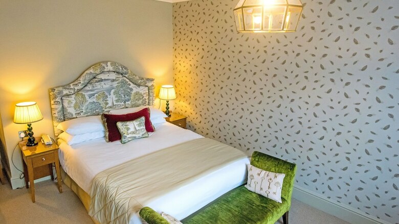 Hotel Maids Head