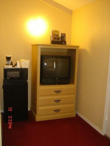 Motel Tri-valley Inn & Suites