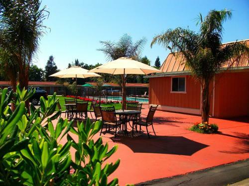 Motel Tri-valley Inn & Suites