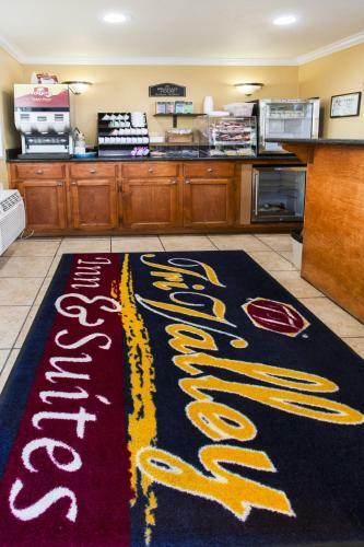 Motel Tri-valley Inn & Suites