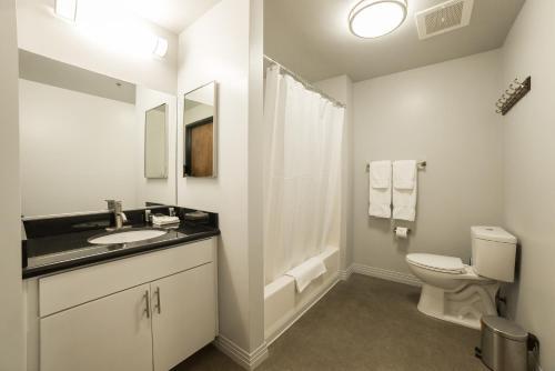 Hollywood Aurora Apartment