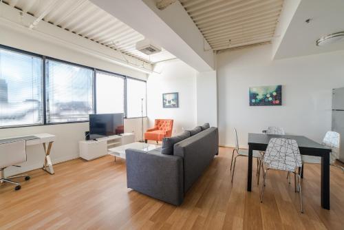 California Silver Apartment