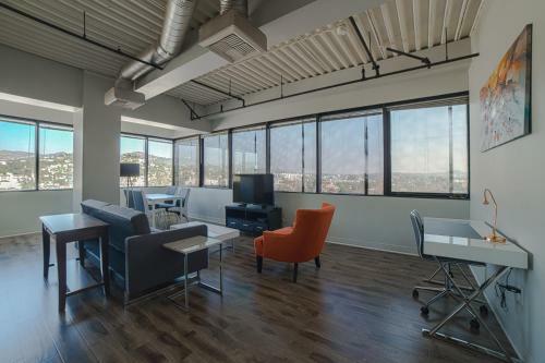 California Silver Apartment