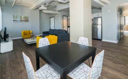 California Silver Apartment