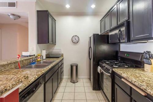 Luxury Apartment Near The Grove