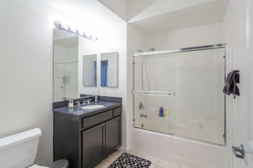 Luxury Apartment Near The Grove