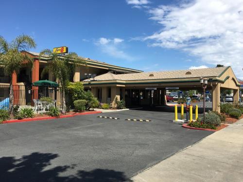 Motel Super 8 By Wyndham Salinas