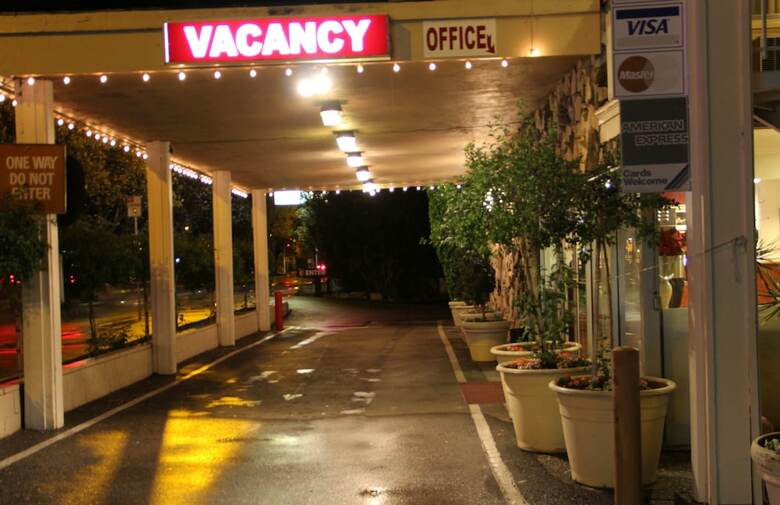 Motel Caravelle Inn & Suites