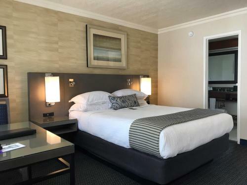 Posada West Beach Inn, A Coast Hotel