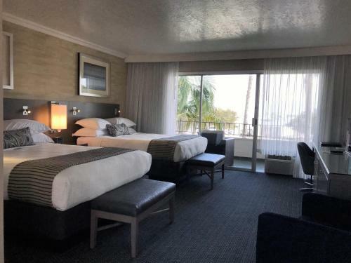 Posada West Beach Inn, A Coast Hotel