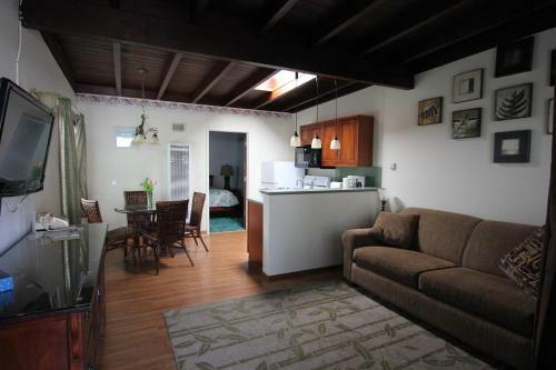 Posada Edgewater Beach Inn & Suites