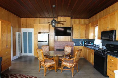 Posada Edgewater Beach Inn & Suites