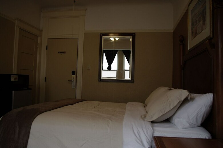 Yale Hotel