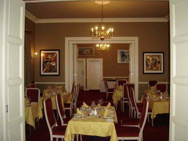 Castle Oaks House Hotel