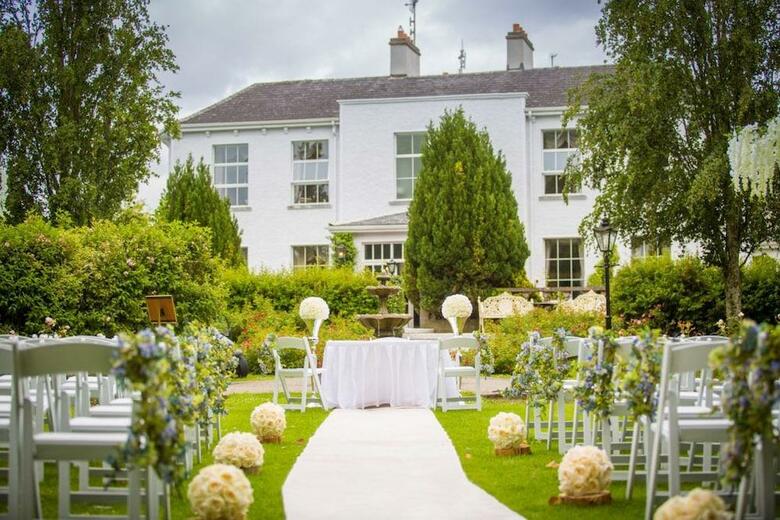 Castle Oaks House Hotel