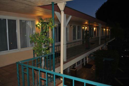Motel Oasis Inn And Suites