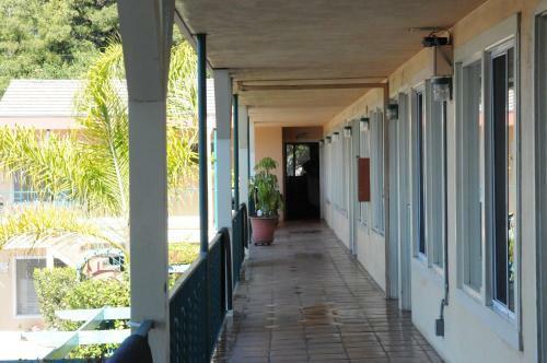 Motel Oasis Inn And Suites