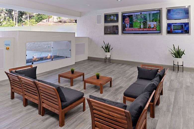 Holiday Inn Express & Suites San Diego - Hotel Circle