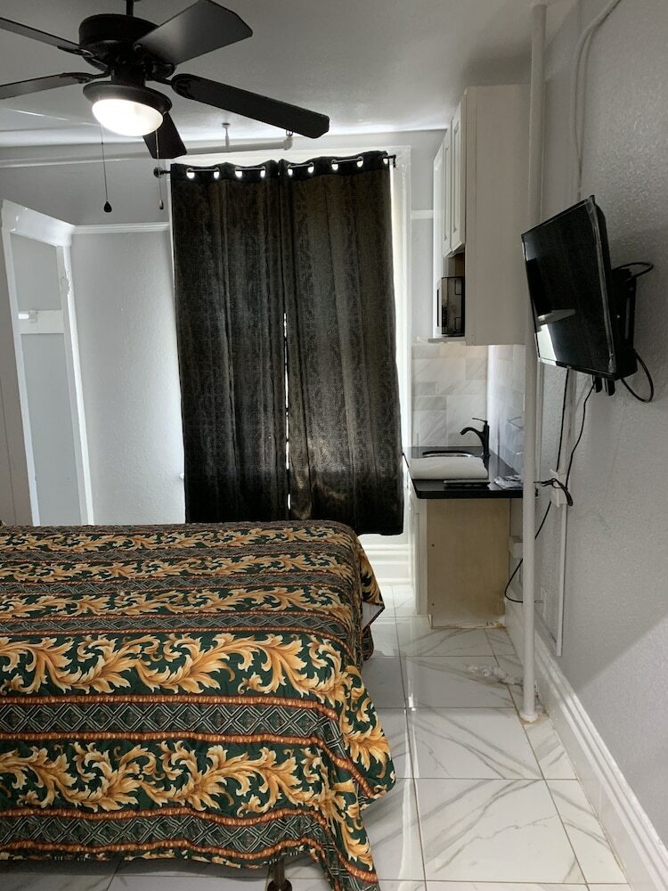 Hotel The Adrian