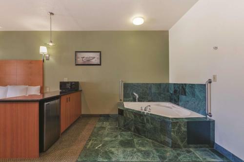 Hotel La Quinta By Wyndham Tulare