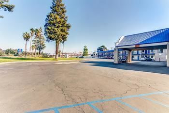 Motel 6 Visalia