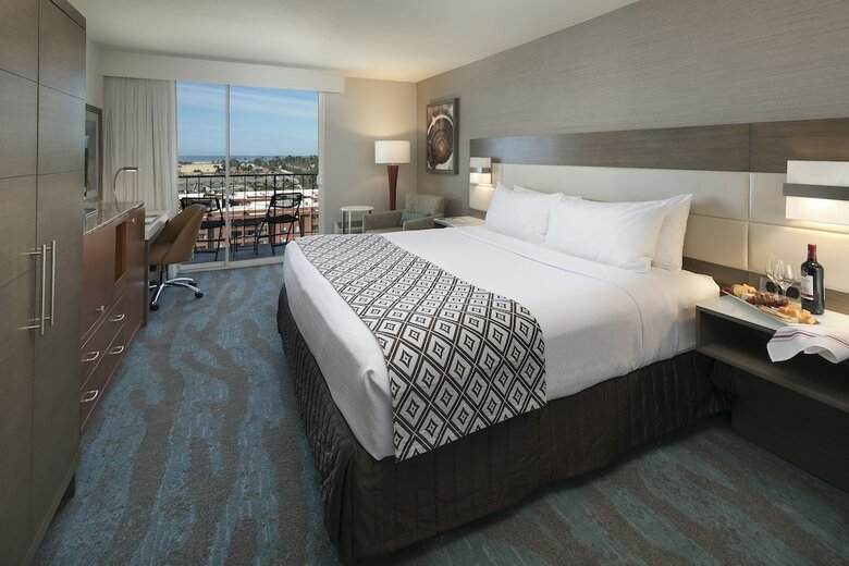 Crowne Plaza Hotel Ventura Beach