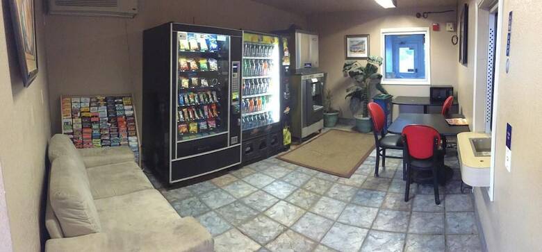Hotel Hilltop Inn & Suites