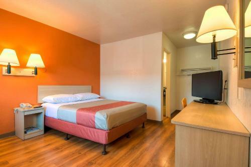 Motel 6 Westminster South - Long Beach Area