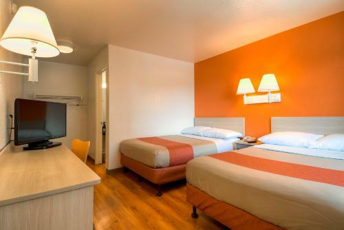 Motel 6 Westminster South - Long Beach Area