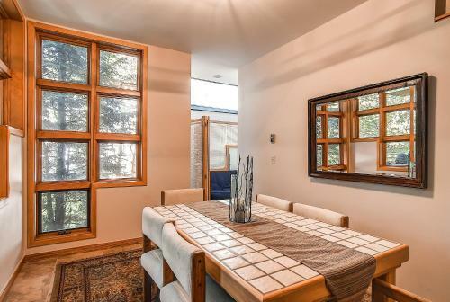 Apartamento Two-bedroom River Glen Condo 105a