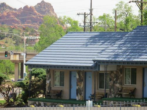 Silver Saddle Motel