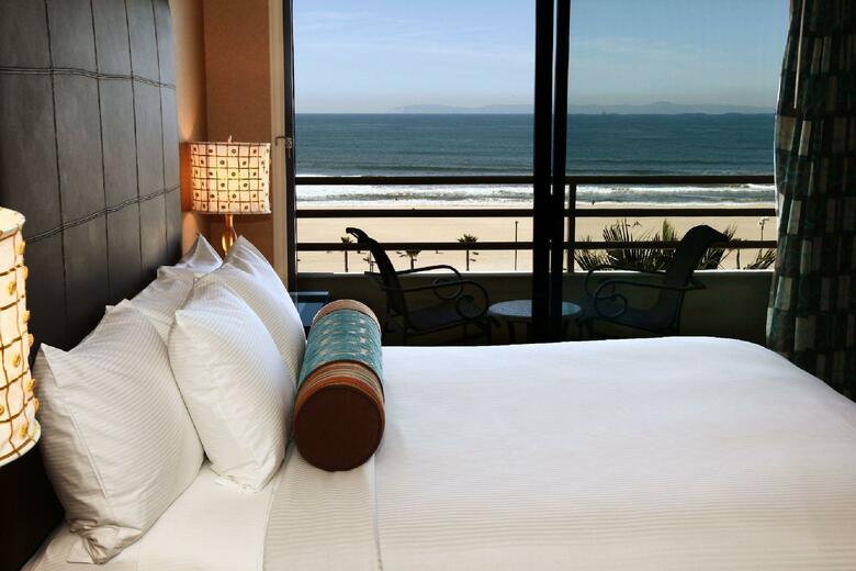 The Waterfront Beach Resort, A Hilton Hotel
