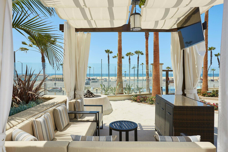 The Waterfront Beach Resort, A Hilton Hotel